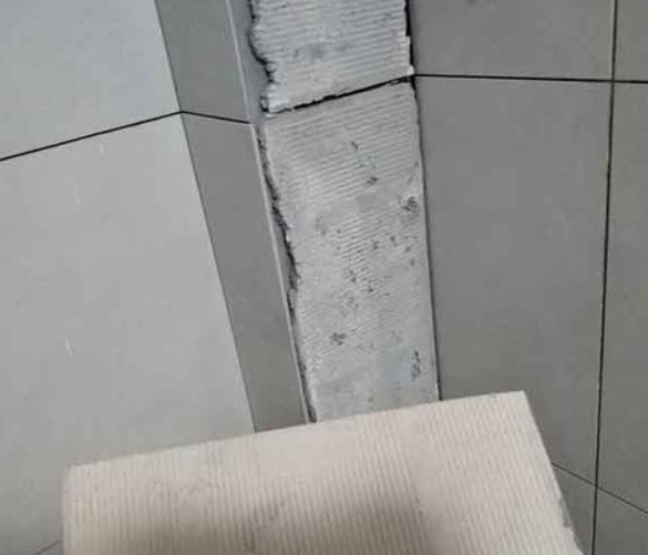 鄂城瓷砖空鼓维修公司分享下厨房瓷砖脱落的补救措施。